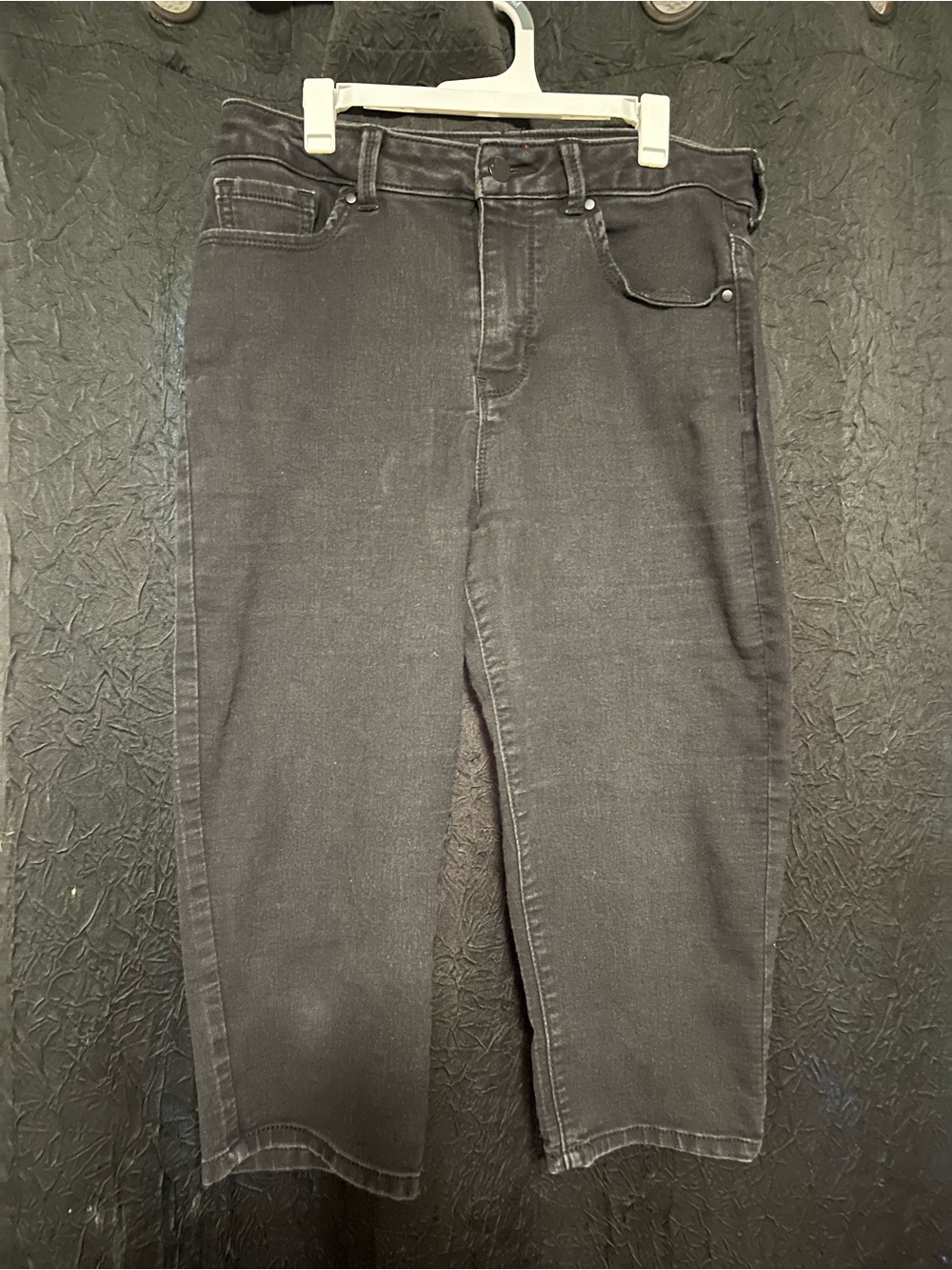 d. jeans Women's Black Cropped Denim Capris